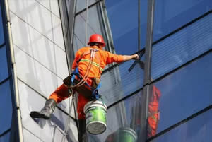 重庆蜘蛛人幕墙清洗